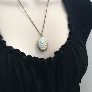 Hummingbird cameo locket necklace, blue cameo bird necklace, locket with hummingbird, vintage cameo jewelry gift for her, gift for mom image 6