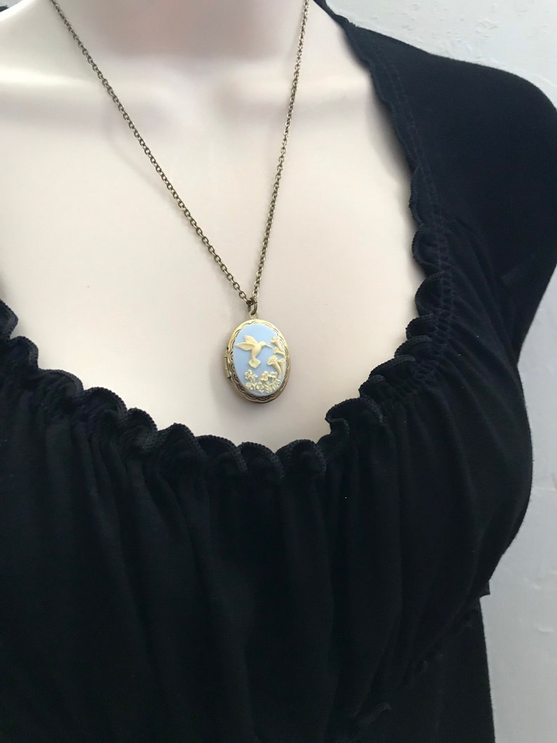 Hummingbird cameo locket necklace, blue cameo bird necklace, locket with hummingbird, vintage cameo jewelry gift for her, gift for mom image 6