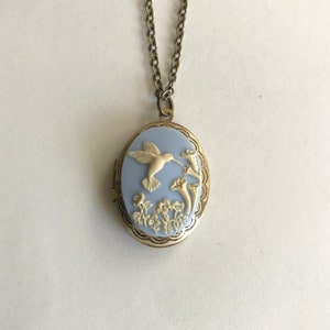 Hummingbird cameo locket necklace, blue cameo bird necklace, locket with hummingbird, vintage cameo jewelry gift for her, gift for mom image 4