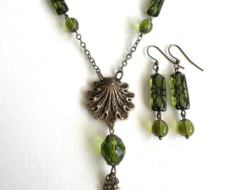 Vintage olive green glass necklace set, long Victorian style necklace, vintage Czech glass beads, gift for her, Downton Abbey necklace