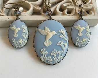 Blue Hummingbird Cameo necklace set, necklace with matching earrings, gift for Mom, vintage inspired cameo jewelry, Mother's day gift