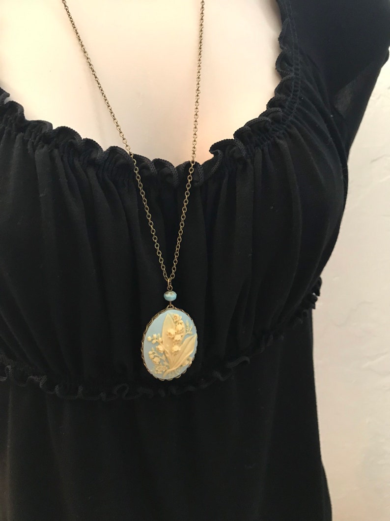 Lily of the valley cameo necklace, large blue cameo pendant, Mother's day gift, vintage jewelry gift for her, cameo jewelry image 3
