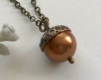 Copper acorn necklace with glass pearl, fall necklace, acorn pendant, fall jewelry, gift for her, nature gift, woodland fall wedding