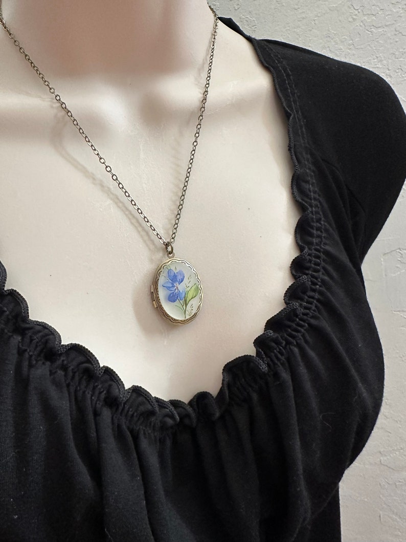 Vintage flower locket necklace, oval brass locket, blue violet necklace, nature jewelry gift for mom, vintage inspired photo locket image 4
