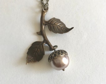 Vintage fall acorn necklace, glass pearl color choose color, brass leaf pendant, gift for her, Botanical Bird original design