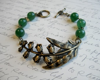 Lily of the valley bracelet, jade bead bracelet, nature inspired jewelry, forest green, flower bracelet, women's gift, toggle clasp