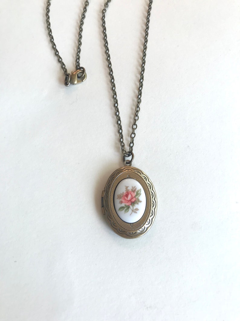 Vintage rose locket necklace, choose color, porcelain cabochon, gift for Mom, oval brass photo locket, vintage jewelry, gift for her, image 5