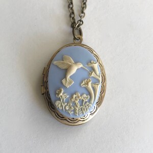 Hummingbird cameo locket necklace, blue cameo bird necklace, locket with hummingbird, vintage cameo jewelry gift for her, gift for mom