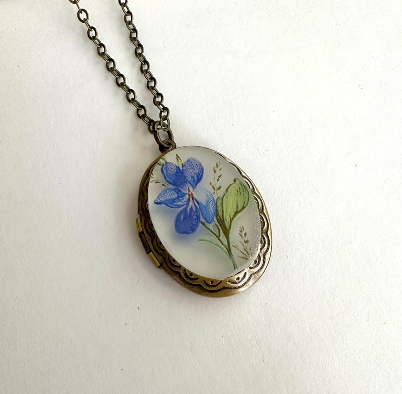 Vintage flower locket necklace, oval brass locket, blue violet necklace, nature jewelry gift for mom, vintage inspired photo locket image 5