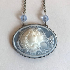 Sisters blue cameo necklace with two women, large pendant, oval brass setting, women&#39;s gift, gift for twins, blue glass beads