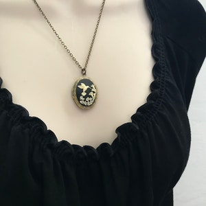 Hummingbird cameo locket necklace, black cameo, bird necklace, locket with hummingbird, vintage cameo jewelry, gift for her, gift for mom image 2