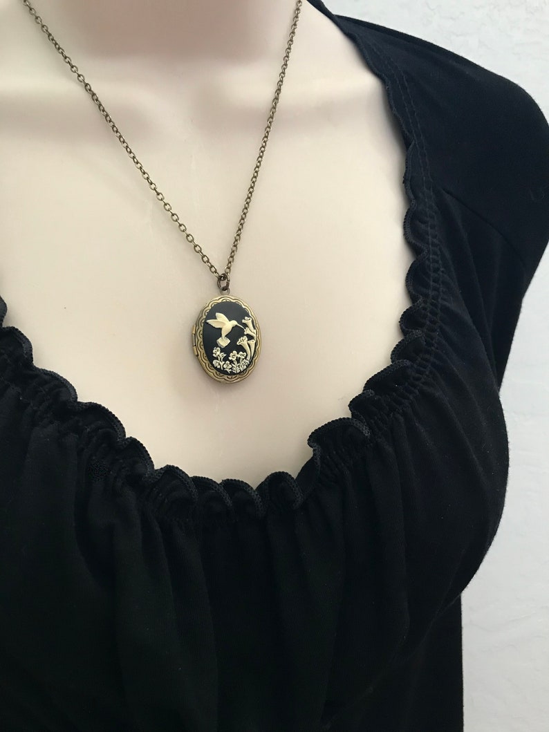 Hummingbird cameo locket necklace, black cameo, bird necklace, locket with hummingbird, vintage cameo jewelry, gift for her, gift for mom image 2