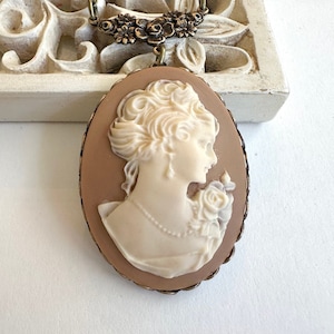 Vintage beige and ivory lady cameo necklace, Victorian style pendant, gift for Mom, long brass chain, vintage cameo