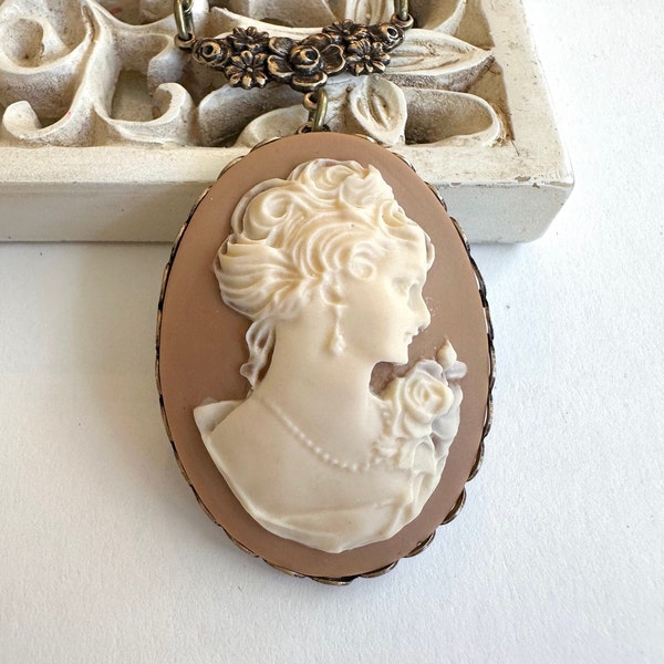 Vintage beige and ivory lady cameo necklace, Victorian style pendant, gift for Mom, long brass chain, vintage cameo