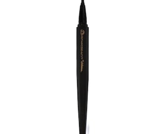 Eyeliner liquido Infinity nella tonalità Enigma Eyeliner liquido waterproof a lunga tenuta a formulazione naturale - (Nero carbone)