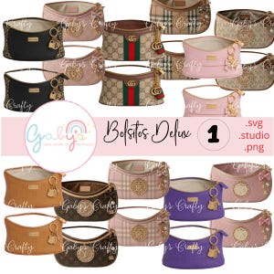 Może przedstawiać: Rustykalny drewniany szyld z napisem "Welcome to our home" w białych literach. Szyld ma postarzaną powierzchnię i prosty, zachęcający design, idealny do dekoracji drzwi wejściowych.