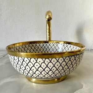 Rustikale Wanne mit Rand, Vintage Wanne für Badezimmer, kundenspezifisches keramisches Becken, Spitzenwaschbecken, handgemachtes Badezimmer-Becken, Waschbecken mit Messingablauf