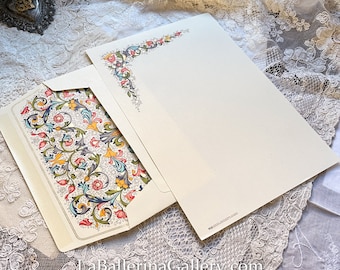 Italian letter paper sheets and envelopes 10 Red green wreath Florentine Florence Italy Luxury Stationery vintage hot stamping card gift