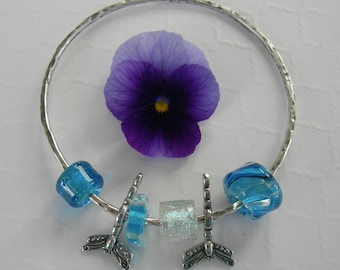 Turquoise Ovenglas & Libellen Beady Bangle