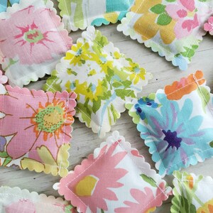 10 LAVENDER SACHETS Vintage Sheets Retro Flowers FREE Shipping image 4