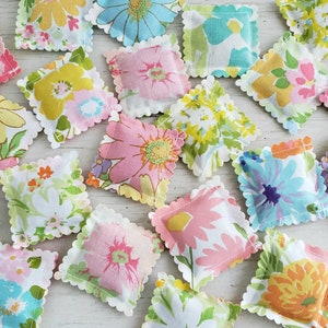 10 LAVENDER SACHETS Vintage Sheets Retro Flowers FREE Shipping image 5