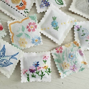 5 LAVENDER SACHET Set Textiles vintage brodés Livraison GRATUITE image 3