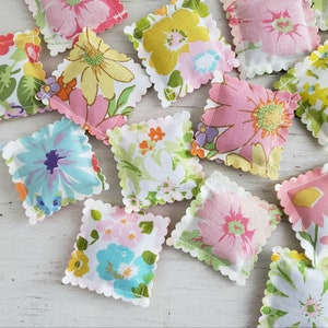 10 LAVENDER SACHETS Vintage Sheets Retro Flowers FREE Shipping