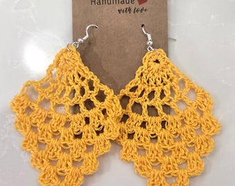Pineapple Shaped Crochet Earrings (Goldenrod)