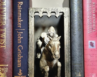 Knight on Horse Book Nook - 3D Printed Medieval Fantasy Decor