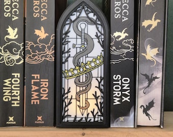 Book Nook The Serpent & Crown – Illuminated Stained Glass with Hidden Storage Forth Wing, onyxstorm