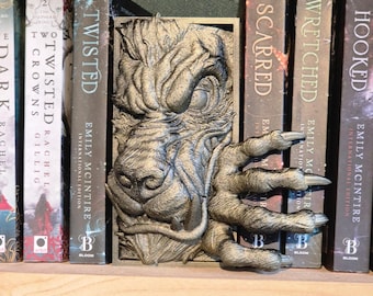 Werewolf Book Nook - 3D Printed Fantasy Decor for Your Bookshelf bookend