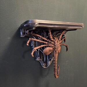 Facehugger xenomorph wall shelf decor gothic wallshelf face hugger – xeno inspired biomechanical image 5
