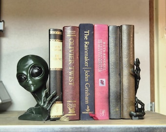 Alien book ends - bookshelf decor science fiction