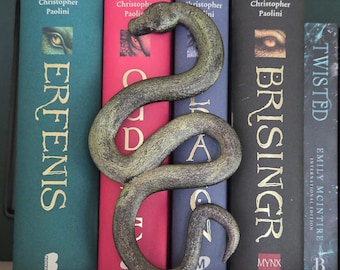 Unique spineholder Snake Bookdecor – A Must-Have for Book Lovers! Bookshelf decoration gift him her.