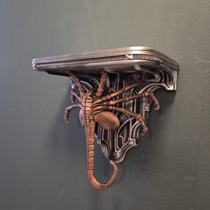 Facehugger xenomorph wall shelf decor gothic wallshelf face hugger – xeno inspired biomechanical image 4