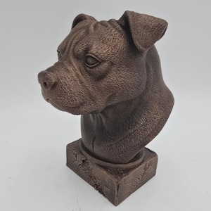 Büste einer amerikanischen Bully-Hundestatue mit natürlichen Ohren - Wohndeko, Hundeliebhaber, Geschenk für ihn oder sie, handbemaltes Ornament
