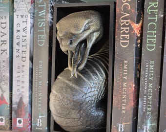 Cantinho de livros exclusivo feito à mão em formato de cobra | Suporte de livros místico em formato de cobra | Decoração de estante de fantasia