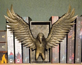 Rincón de libros con cuervo único y artesanal | Sujetalibros místico | Decoración de estantería de fantasía