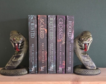Unique Book nook Snake Book ends – A Must-Have for Book Lovers! Bookshelf decoration gift him her.