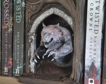 Werewolf Book Nook - 3D Printed Fantasy Decor for Your Bookshelf bookend wolf