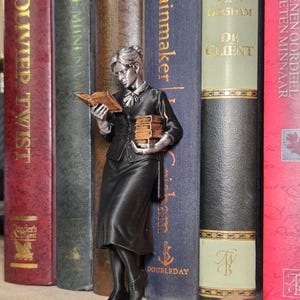 Victorian Librarian Reading Figurine – Bookish Bookshelf Decor for Readers & Writers