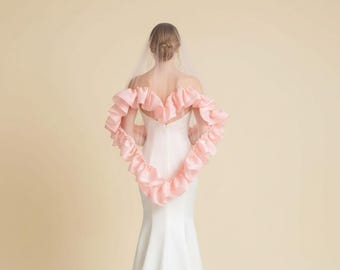 Mooie roze hartvormige sluier. Elegante hartvormige sluier met franjes. Minimalistische sluier gemaakt van tule en chiffon. Handgemaakte, op maat gemaakte sluier.