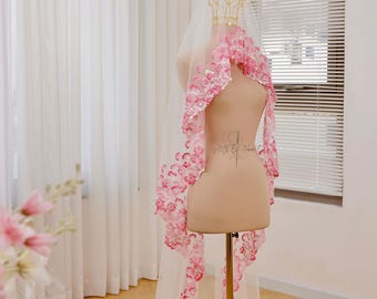 Roze bruidssluier met bloemenkant: kapel- of kathedraalstijl