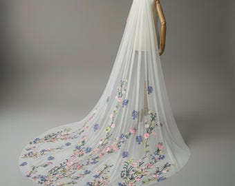 Mooie bruidssluier van wilde bloemenkant: op maat gemaakte bruidssluier. Romantische Mantilla-bruidssluier. Buiten- en bosbruiloften. Boho-bruidssluier.