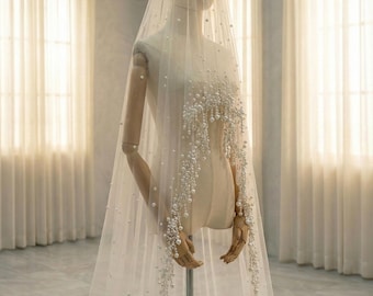 Met parels versierde bruidssluier. Bruidssluier met verspreide parels. Mantilla-sluier met dicht opeengepakte parels. Sluier met parels. Aangepaste sluier