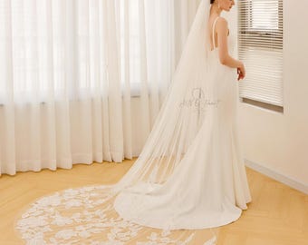 Elegante bruidssluier met rozenkant: eenlaagse kathedraalsluier met kam. Romantische boho-bruidssluier. Op maat gemaakte sluier.