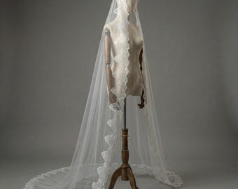 Opvallende schelpensluier. Bruidssluier met kant afgezet. Romantische boho-sluier. Charmante mantilla-sluier. Aangepaste bruidssluier. Bruidssluier.