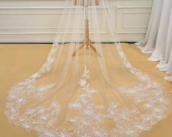 Sprankelende bruidssluiers: prachtige gebloemde sluiers van kant en pailletten. Luxe bruidssluiers. Sierlijke mantilla-sluiers. Op maat gemaakte bruidssluiers.