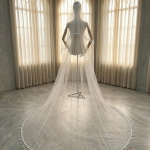 Pearl-embellished bridal veil. Wedding veil with scattered pearls. Mantilla veil with densely packed pearls. Pearl fringed veil. Custom veil image 6