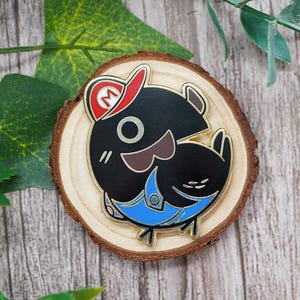 Super Mario Gold Enamel Pin Video Game Gift for Friend Bird Pin Crow Art Video Game Pin Nerdy Gift for Him Mario Birthday Mario Party Favors